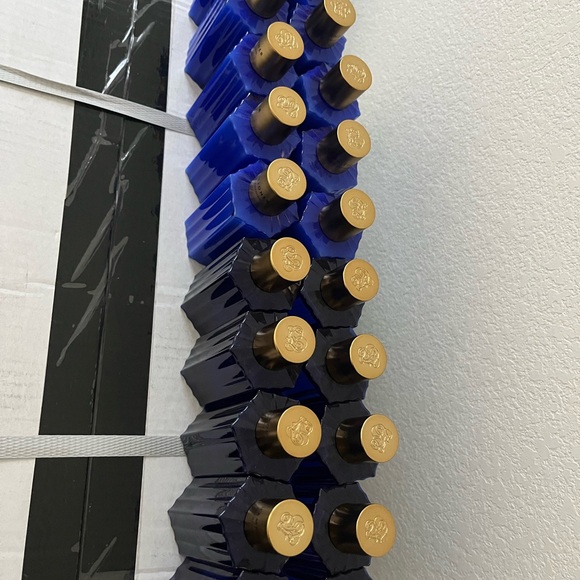 Fontainebleau 12 shampoo and 12 conditioners. Size bottle 3.4oz - Picture 2 of 2